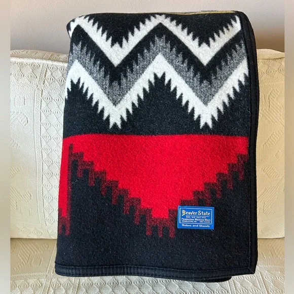 Pendleton Beaver State Caliente Wool Robe/Blanket. Black, Red & White - Picture 1 of 11